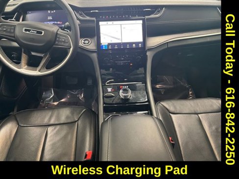 Used 2023 Jeep Grand Cherokee Limited w/ Luxury Tech Group II image 15