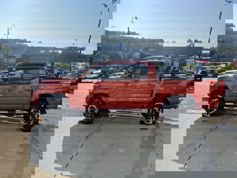 Used 2017 Toyota Tacoma SR5 image 5