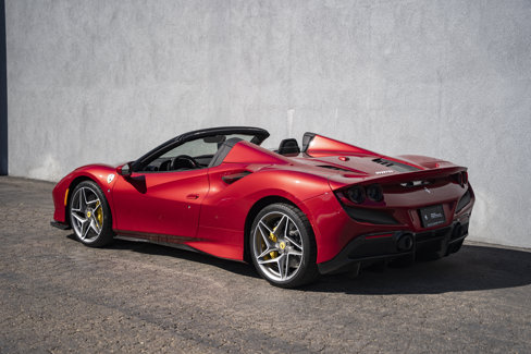 Used 2021 Ferrari F8 Tributo image 3