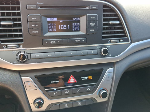 Used 2018 Hyundai Elantra SE image 16