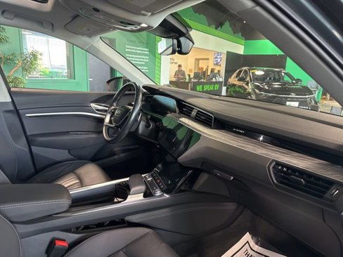 Used 2021 Audi e-tron Premium w/ Convenience Plus Package image 9