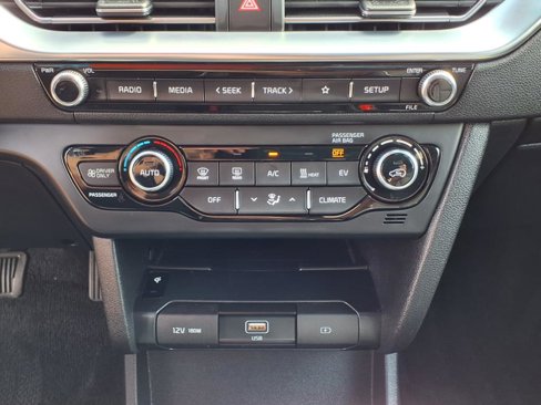 Certified 2022 Kia Niro EX image 16