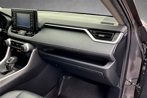 Used 2019 Toyota RAV4 XLE Premium image 16