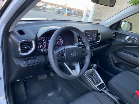 Used 2021 Hyundai Venue SE image 13