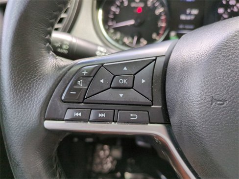 Used 2017 Nissan Rogue SV image 28