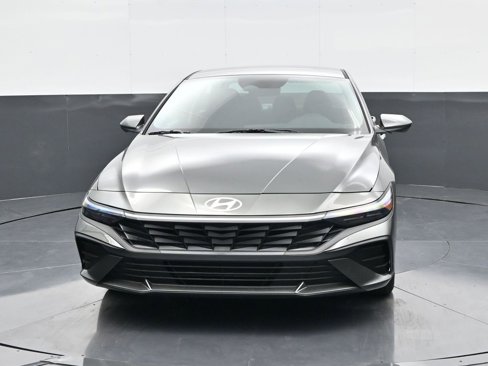 New 2025 Hyundai Elantra SE image 2