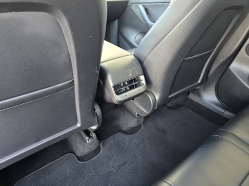 Used 2020 Tesla Model Y Long Range image 31