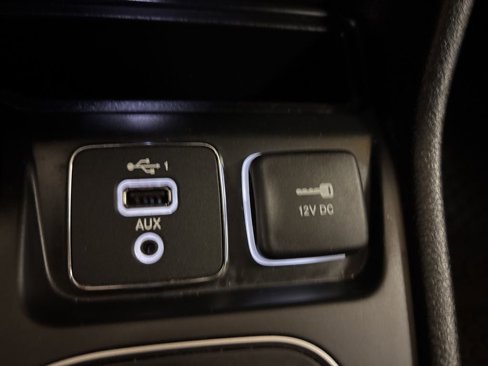 Used 2020 Jeep Cherokee Latitude Plus w/ Cold Weather Group image 15