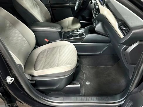 Used 2021 Ford Escape SE w/ Cold Weather Package image 13