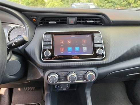 Certified 2025 Nissan Kicks Play S image 3