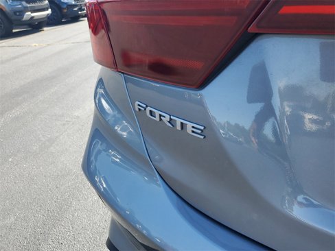 Used 2024 Kia Forte LXS image 6