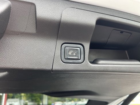 Used 2023 GMC Acadia AT4 w/ Technology Package image 17