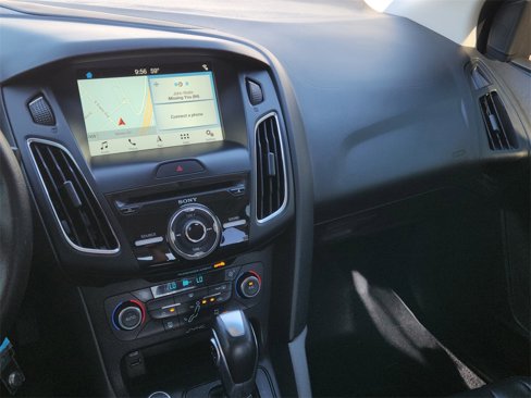 Used 2016 Ford Focus SE w/ Equipment Group 201A image 9