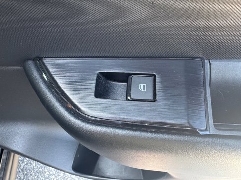 Used 2024 Nissan Rogue S image 38