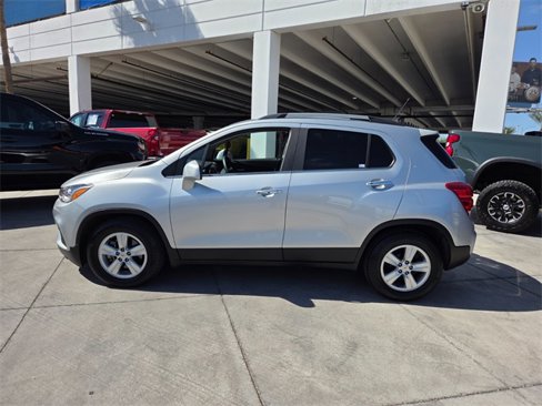 Used 2018 Chevrolet Trax LT w/ LT Convenience Package image 3