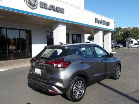Used 2022 Nissan Kicks SV image 9
