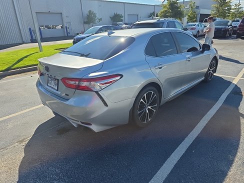 Used 2020 Toyota Camry SE image 5