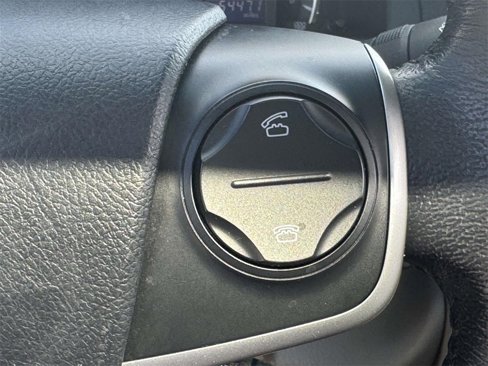 Used 2012 Toyota Camry image 21