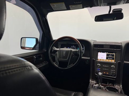 Used 2016 Lincoln Navigator Reserve image 39