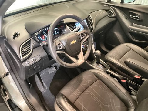Certified 2022 Chevrolet Trax LT w/ LT Convenience Package image 10