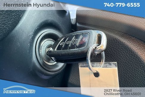 Used 2017 Hyundai Santa Fe SE image 19
