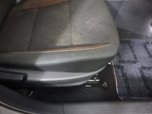 Used 2019 Nissan Kicks SR image 28