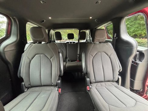 Used 2019 Chrysler Pacifica Touring Plus w/ S Appearance Package image 13