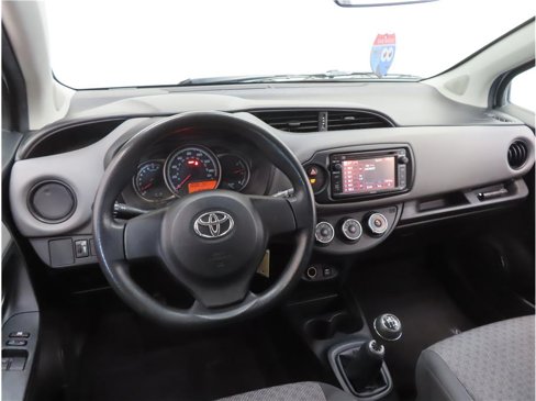 Used 2015 Toyota Yaris L image 8