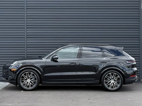 Certified 2025 Porsche Cayenne image 2