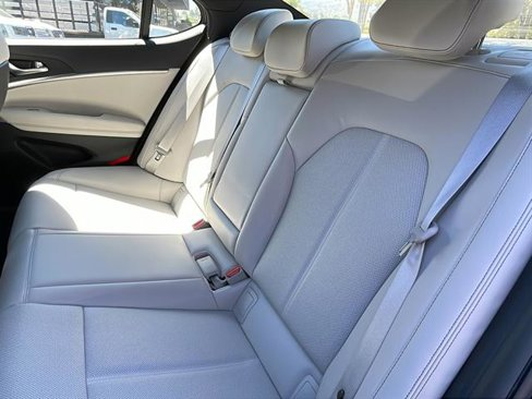 Used 2025 Genesis G70 2.5T image 16