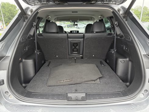 Used 2023 Mitsubishi Outlander SE image 31