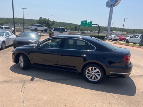Used 2018 Volkswagen Passat 2.0T SE image 7