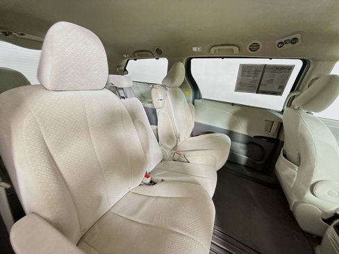 Used 2012 Toyota Sienna LE image 24