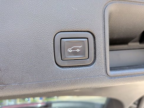 Used 2023 GMC Terrain SLT image 39