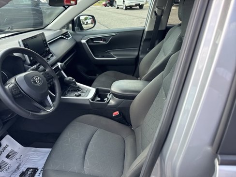 Used 2021 Toyota RAV4 XLE image 13