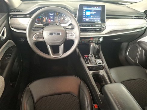 Used 2022 Jeep Compass Latitude image 2