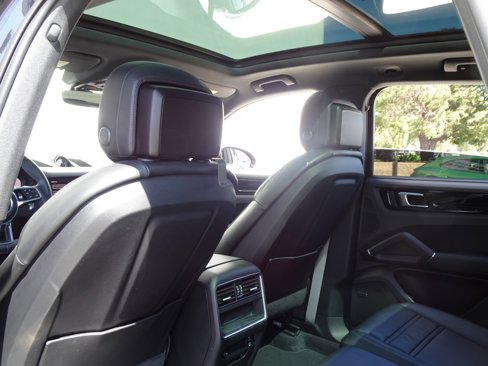 Used 2022 Porsche Cayenne Platinum Edition image 18