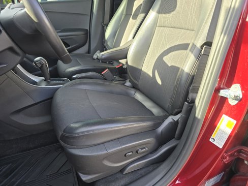Certified 2022 Chevrolet Trax LT w/ LT Convenience Package image 27