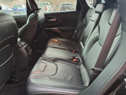 Used 2019 Jeep Cherokee Limited image 15