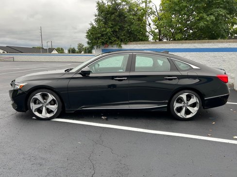 Used 2018 Honda Accord Touring image 2