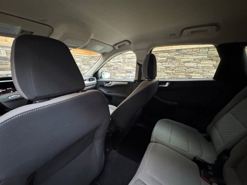 Used 2020 Ford Escape SE image 33