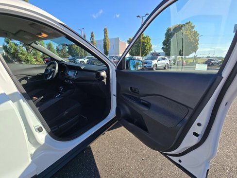 Used 2018 Nissan Kicks S image 10