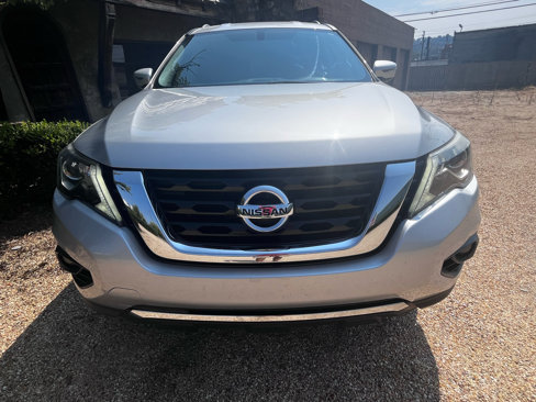 Used 2018 Nissan Pathfinder SV w/ SV Tech Package image 11