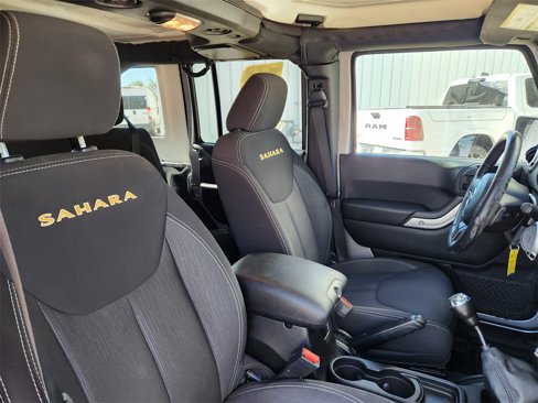 Used 2015 Jeep Wrangler Unlimited Sahara w/ Connectivity Group image 13
