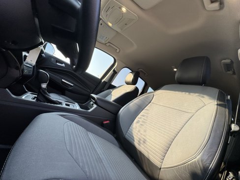 Used 2018 Ford Escape SE w/ SE Sport Appearance Package image 20