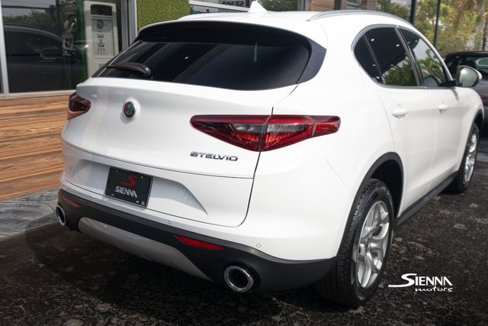Used 2020 Alfa Romeo Stelvio image 11
