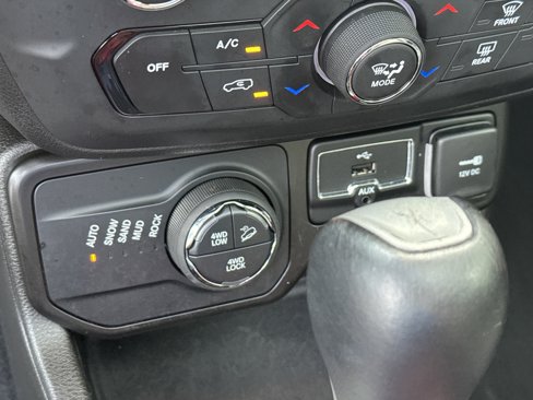 Used 2021 Jeep Renegade Trailhawk w/ Sun & Sound Group image 36