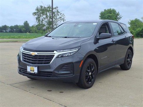 Used 2022 Chevrolet Equinox LS image 2