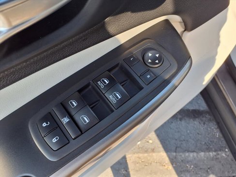 Used 2019 Jeep Cherokee Limited image 21