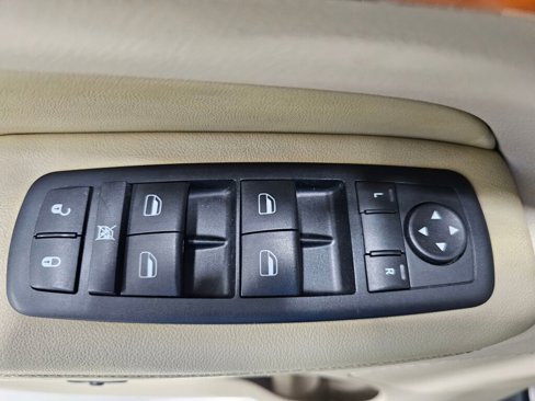 Used 2011 Jeep Grand Cherokee Overland image 21
